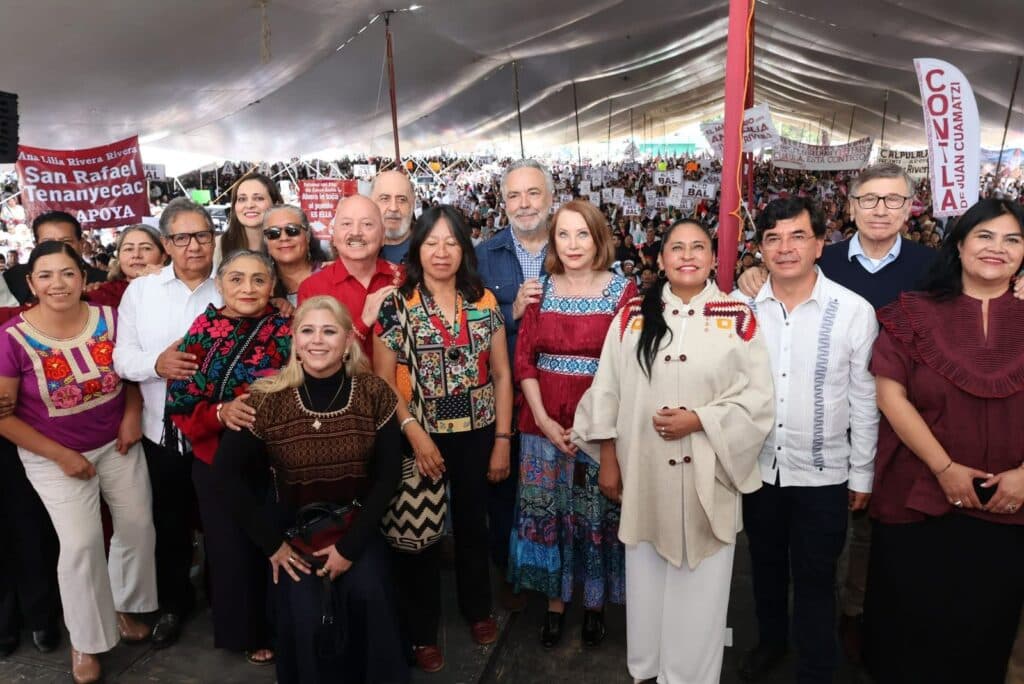 Senadora Ana Lilia Rivera Rivera y representantes del Senado en un evento con más de 15 mil asistentes en Tlaxcala,
